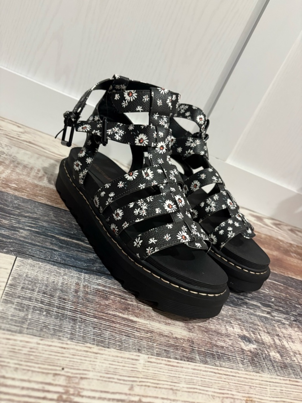 UNIONBAY Black Floral Platform Gladiator Sandals